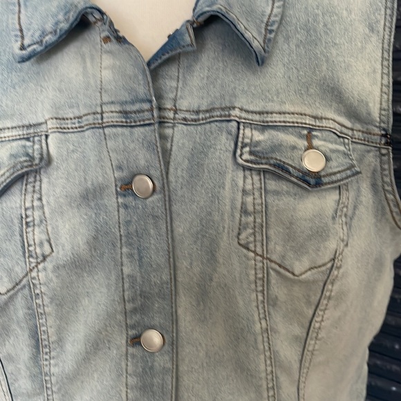 Tribal Jean - Lightweight and roomy jean jacket.  NWOT - Picture 2 of 9